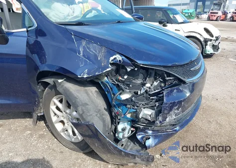 2017 Chrysler Pacifica Touring z USA, uszkodzony, nr VIN 2C4RC1DG7HR561440